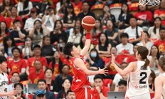 “双塔”闪光 中国女篮热身赛击败日本队